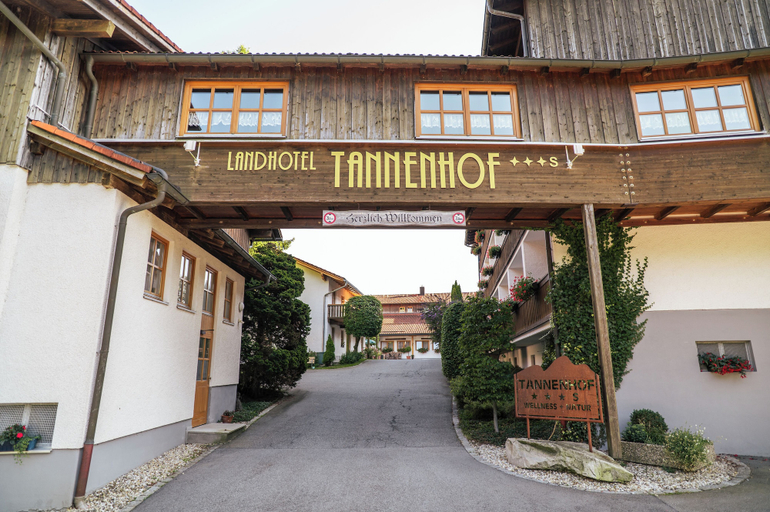 Exterior & Views 2, Landhotel Tannenhof, Freyung-Grafenau