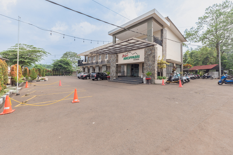 Exterior & Views 2, RedDoorz Premium @ Griya Inkoppabri Cisarua Puncak, Bogor
