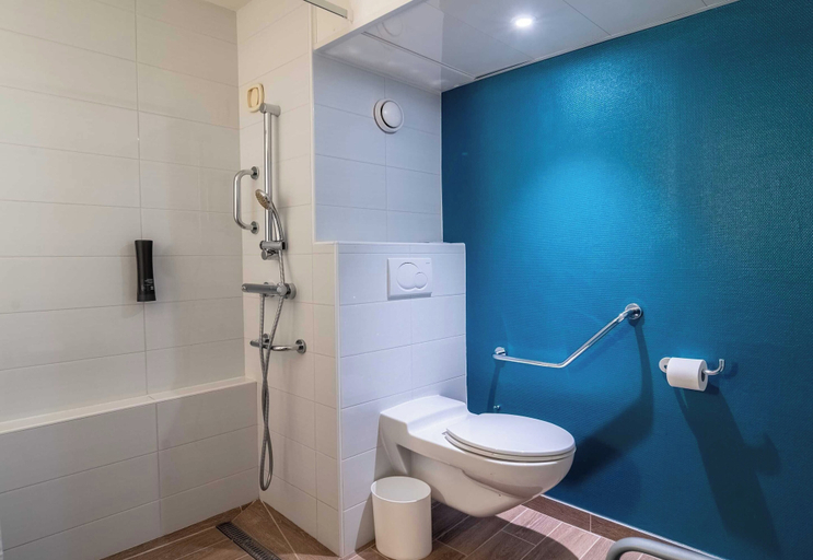 Bathroom 4, B&B Hotel Limoges 3, Haute-Vienne