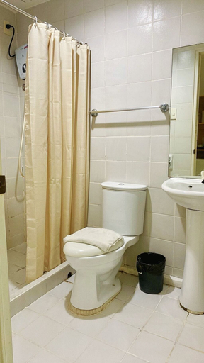 Bathroom 5, Hotel Pier Cuatro, Cebu City