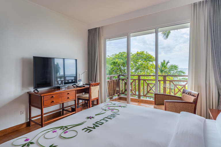 Bedroom 3, Hulhule Island Hotel- Private Beach Access & Airport Pick-up and Drop, Malé