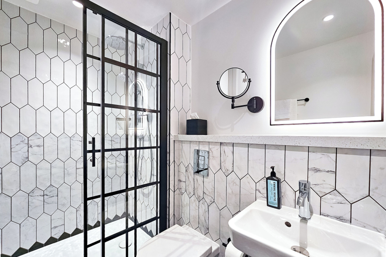 Bathroom 4, The Met Hotel Leeds - Newly Refurbished, Leeds