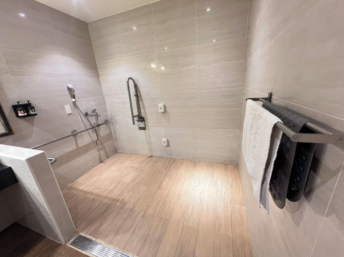 Bathroom 5, Jasmine Bay, Pingtung