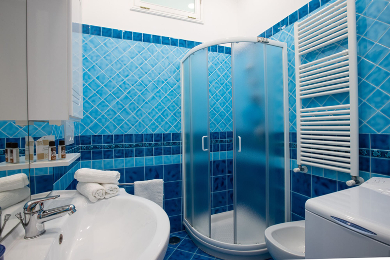 Bathroom 2, City Home In Sorrento With Balcony And View, Napoli