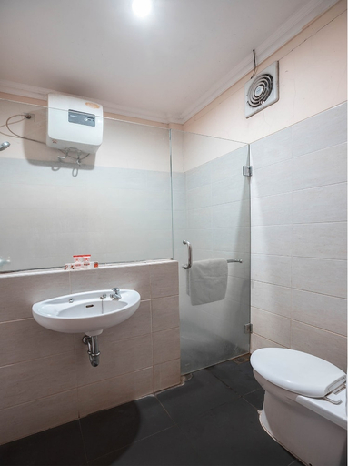 Bathroom 2, Hotel O Bunga Karang Hotel, Bekasi
