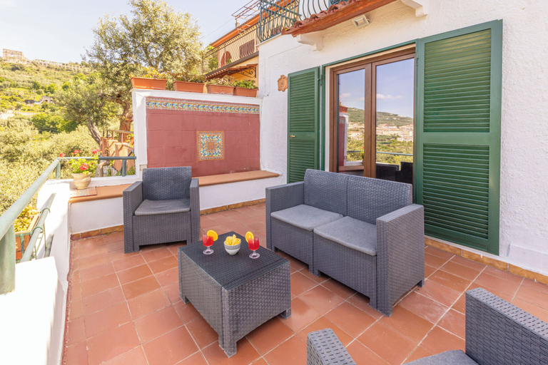 Terrace/patio 2, Villa Panorama With Private Pool & View, Napoli