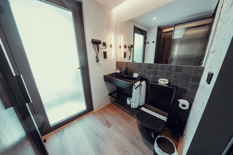 Bathroom 5, Hotel Transit, Barcelona