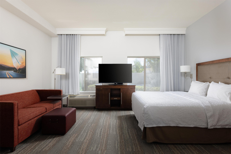 Bedroom 3, Hampton Inn & Suites Palmdale, Los Angeles
