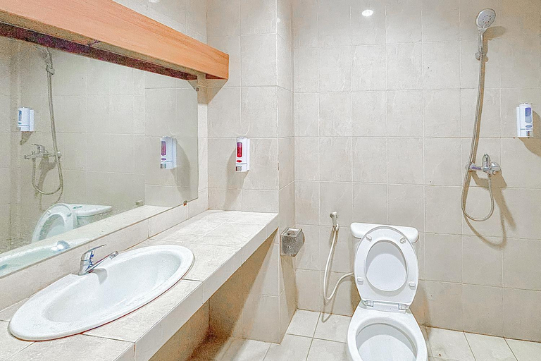 Bathroom 3, Iscalton Courteous, Sukabumi