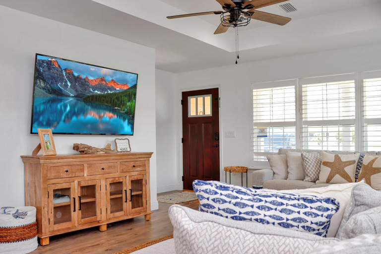 Living area 5, Dub's Beach Retreat, Bay