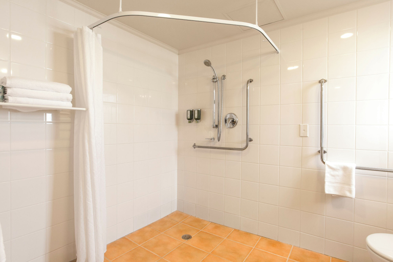 Bathroom 5, Greenlane Manor Motel, Waitakere