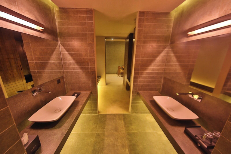 Bathroom 2, Pledge Scape, Negombo