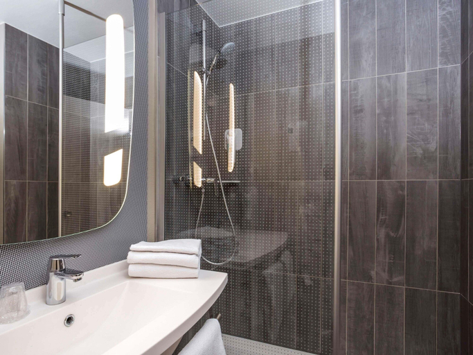 Bathroom 5, ibis Paris Nord Villepinte parc des Expositions, Seine-Saint-Denis
