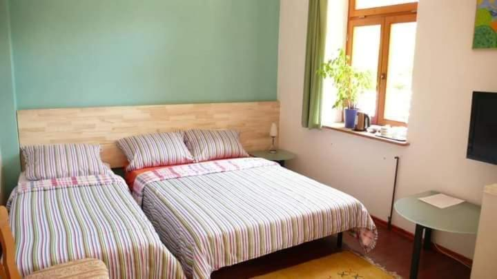 5, Pokoje Labedz, Kamień