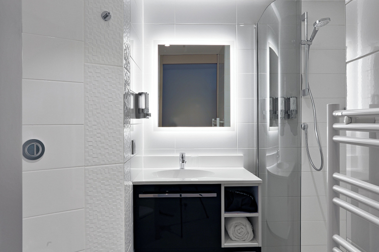 Bathroom 5, OSKO - Hôtel Toulouse Aéroport, Haute-Garonne