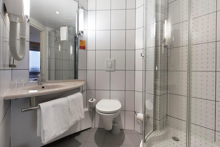 Bathroom 2, Ibis St Petersburg Centre, Sankt-Peterburg gorsovet