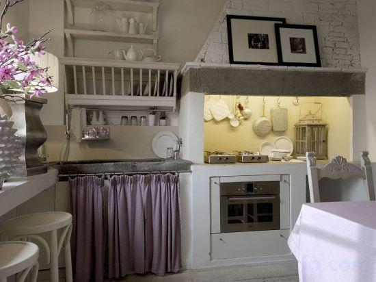 Others 4, White Home, Florence