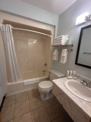 Bathroom 3, Pictured Rocks Inn & Suites, Alger