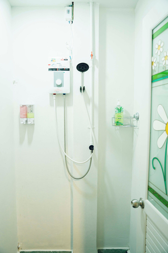 Bathroom 5, Comfy Corner Hostel, Pathum Wan