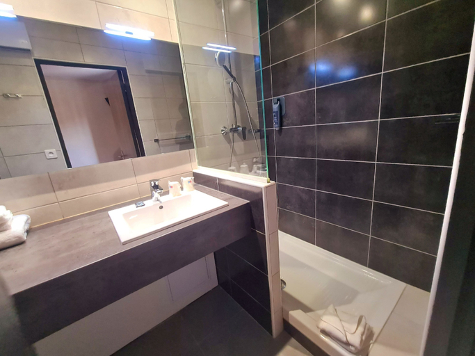 Bathroom 4, Le Cheval Blanc, Bouches-du-Rhône