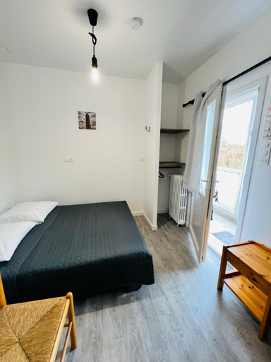 Others 4, Hotel Le Breton, Loire-Atlantique