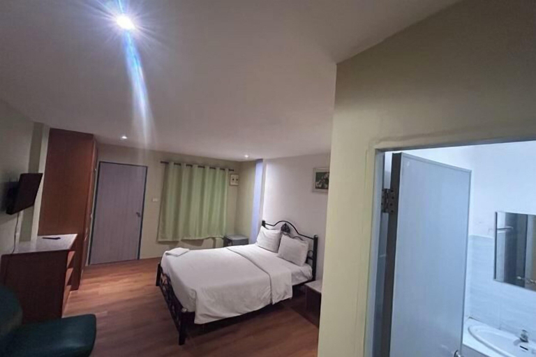 Room 2, Green Paradise, Pattaya