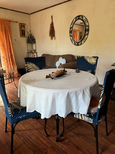 In-room dining, Brianna's Rustic Retreat