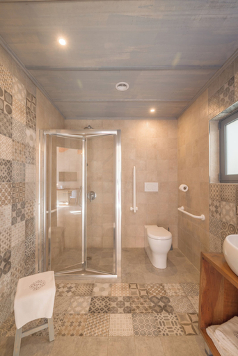 Bathroom 3, Mulberries