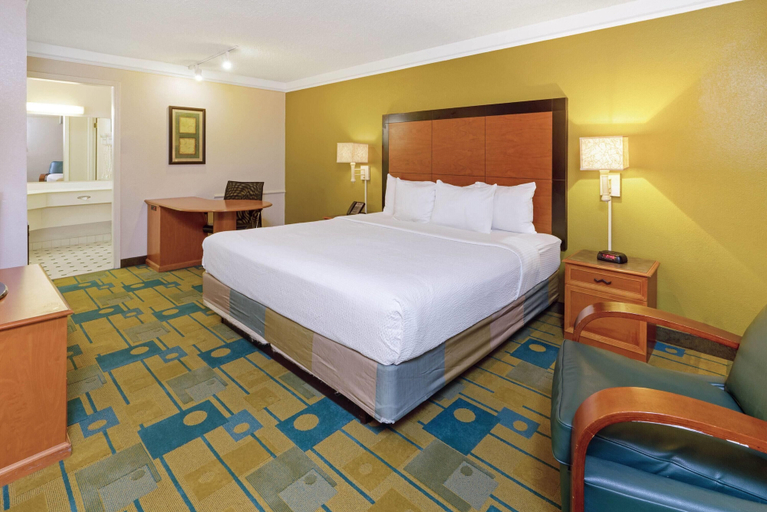 Bedroom 3, Travelodge by Wyndham Phoenix North, Maricopa
