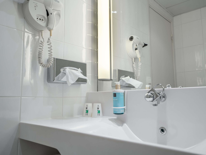 Bathroom 5, Novotel Poissy Orgeval, Yvelines