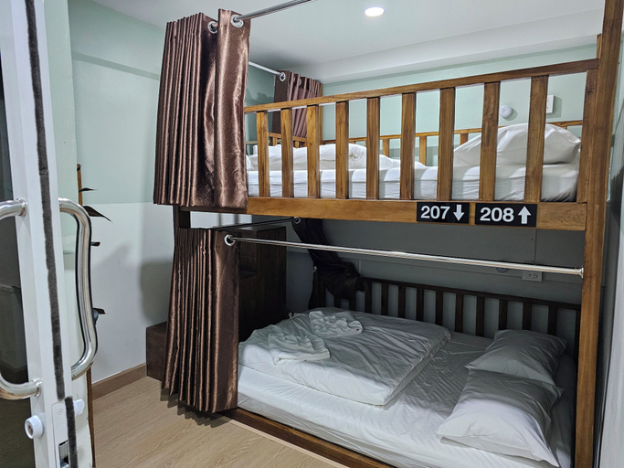 Room 2, Lub Nai Hostel, Phuket Island