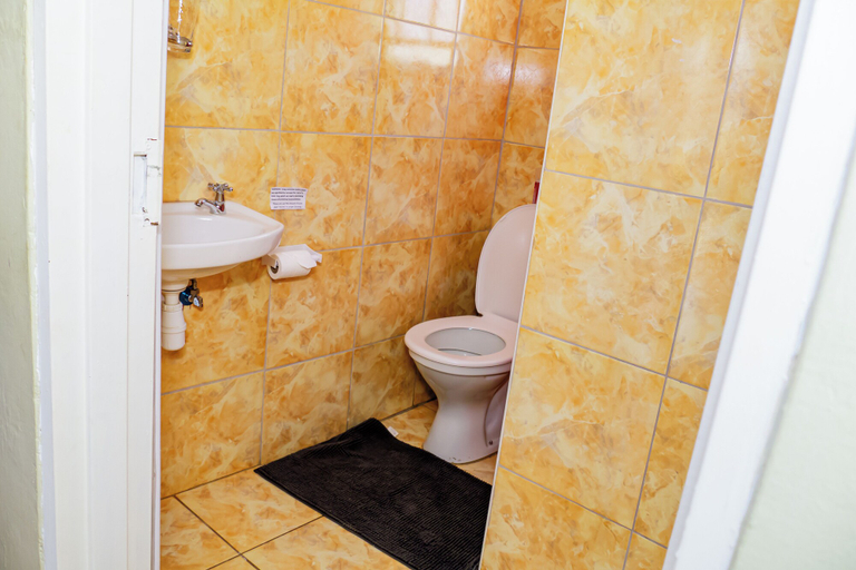 Bathroom, Abenab Lodge & Tours CC, Grootfontein
