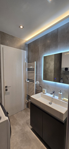 Others 5, Arkle Apartment 5, Tiranës