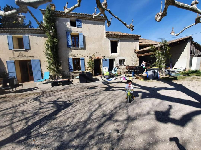 Others 5, La ferme des Demoiselles, Vaucluse