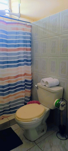 Bathroom 3, Pensión Galicia, David