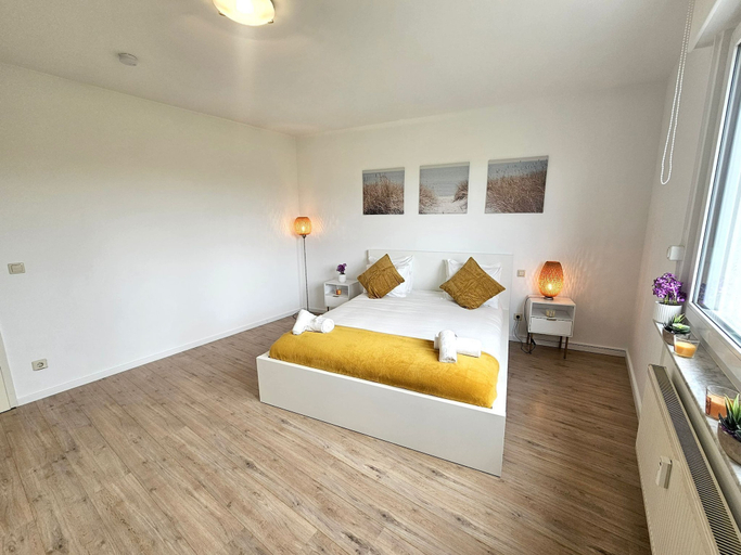 Room 2, Well Appointed 2BR w terrace&parking, Luxembourg