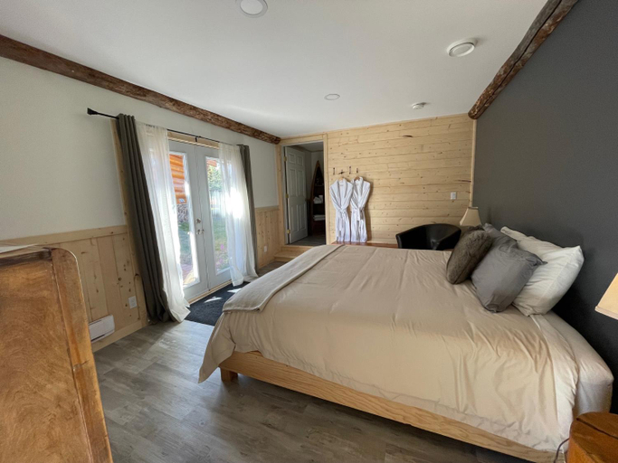 Others 4, Mount Logan EcoLodge & Retreat Center, Yukon