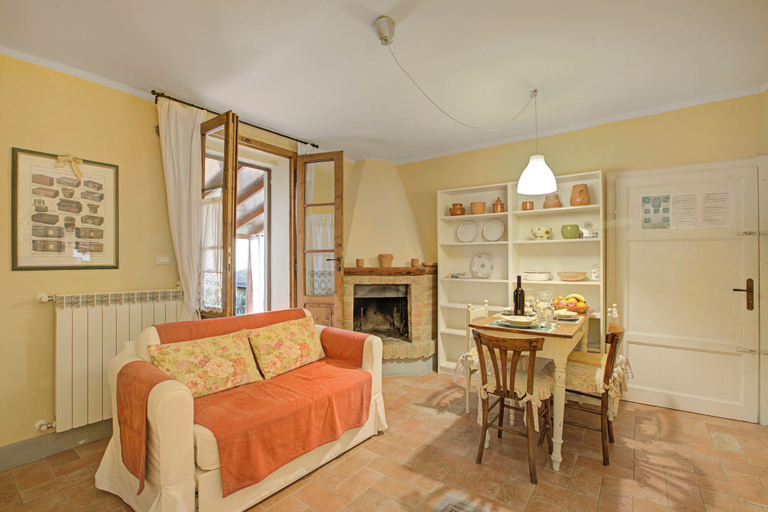 Living area 2, Francigena Pergola Apartment Shared Pool, Florence