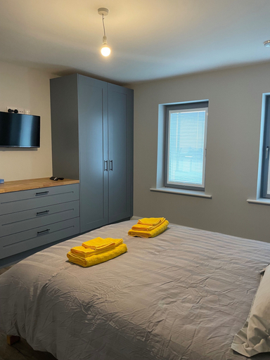 Room 2, Spacious 5Br Home - Country View - Close to Galway