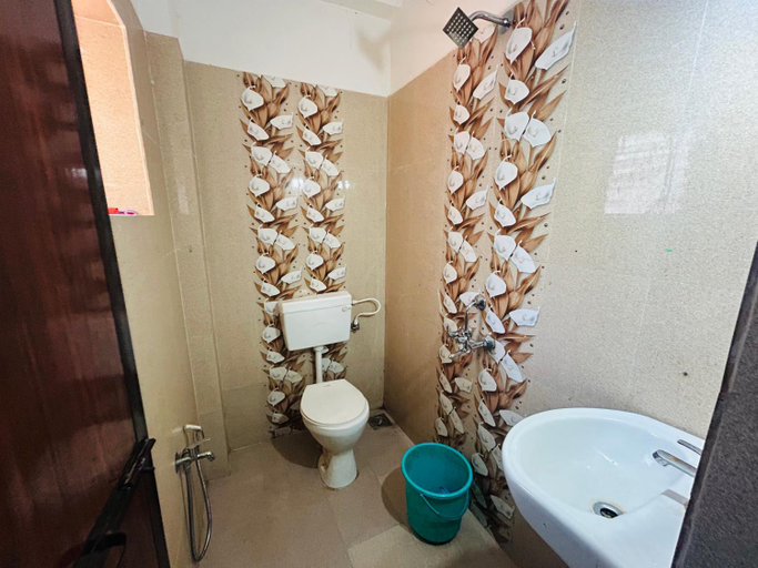 Bathroom, Pihu Guest House, North Goa