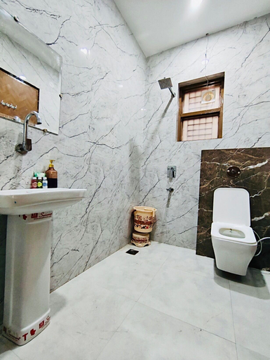 Bathroom, Hotel RB Inn, Amritsar
