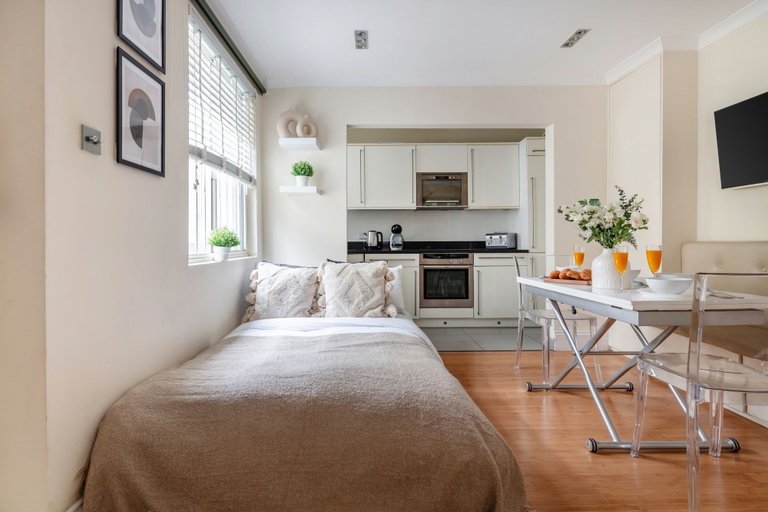Living area 3, Classic 1BR - Notting Hill Gem, London