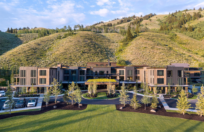 Exterior & Views