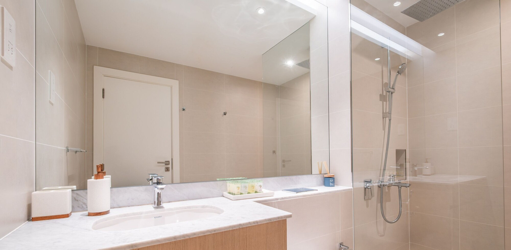Bathroom, LUX The Le Pont Sea View Suite, Dubai