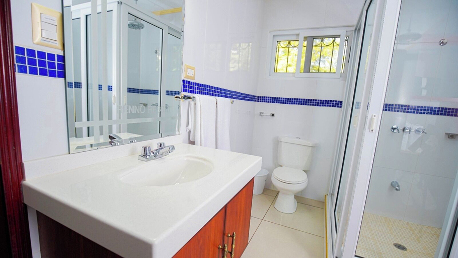Bathroom 4, Hotel Beraka, Concepción de Ataco