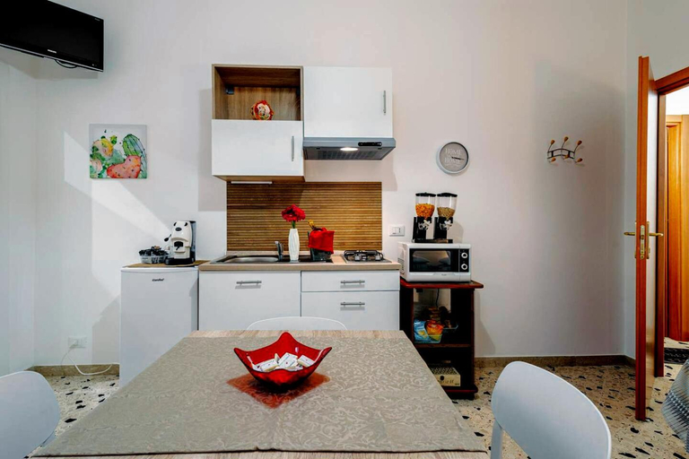 Others 4, Lascaris 11 apartament, Palermo