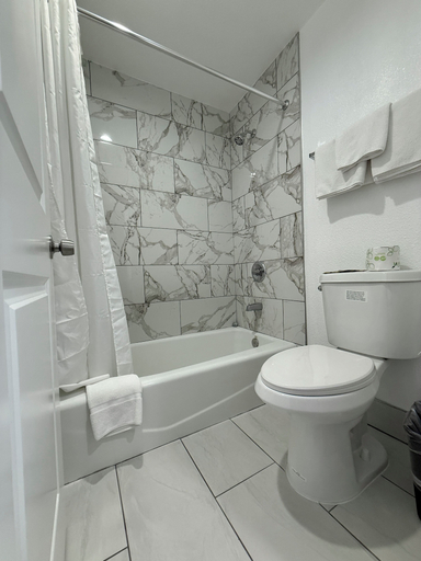 Bathroom 3, Royale Inn Motel, Los Angeles