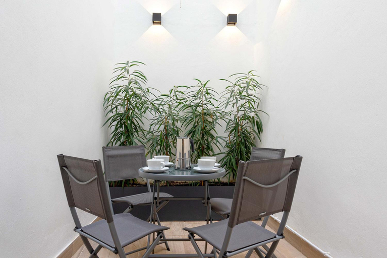 Others 2, Genteel Home Museo, Sevilla