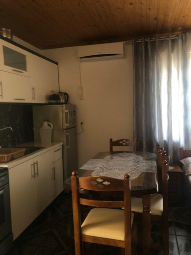 2, Vila Njazi, Sarandës