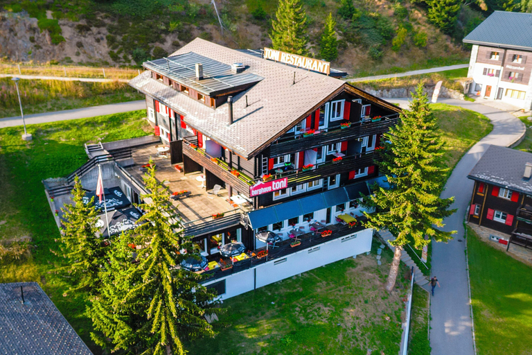 Exterior & Views